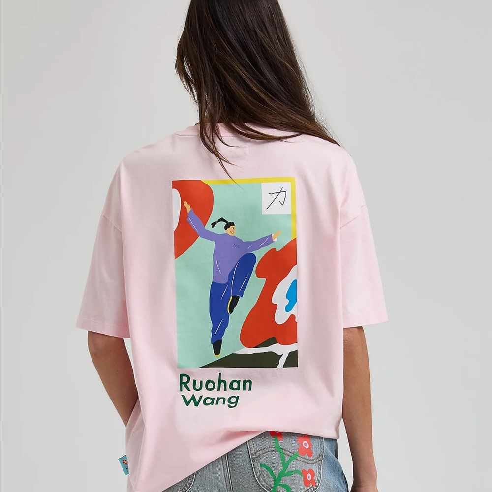 Lee - Rouhan Wang Pink Graphic Short Sleeve Tee - baggy fit, size L